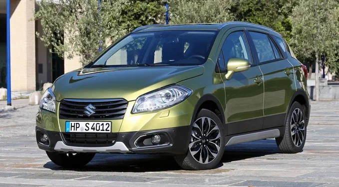 Рестайлінговий Suzuki SX4 сфотографовано на підприємстві