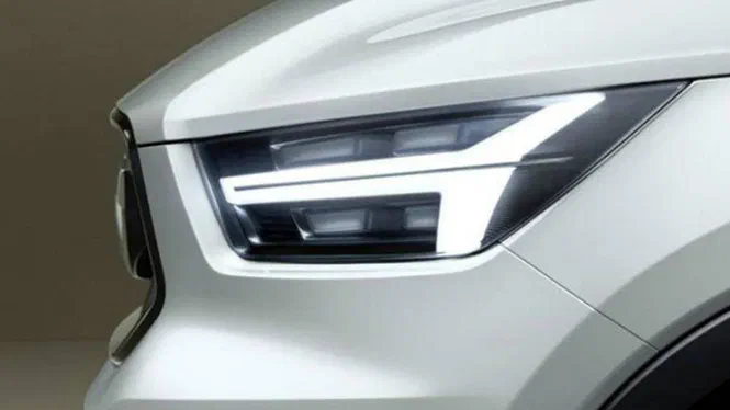 Volvo продемонструвала фари компактного паркетника