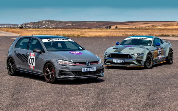 Ford Mustang в тюнінгу проти гоночного Volkswagen Golf GTI: відео гонки