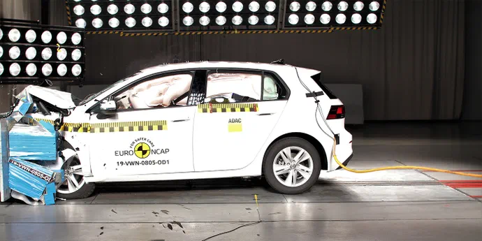 Euro NCAP перевірила безпеку новеньких Volkswagen Golf та Nissan Juke (ВІДЕО)