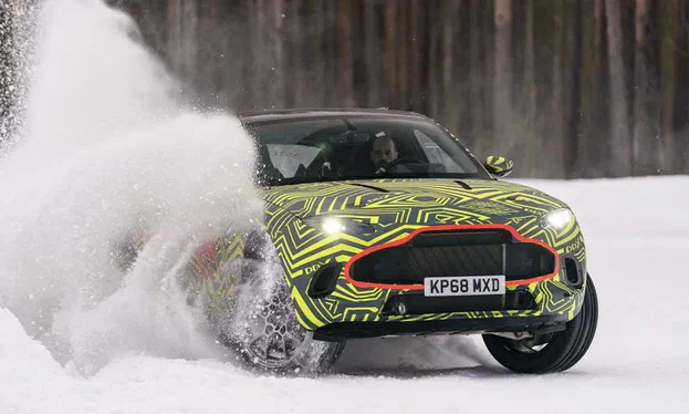 Дрифт кросовера Aston Martin DBX (ВІДЕО)
