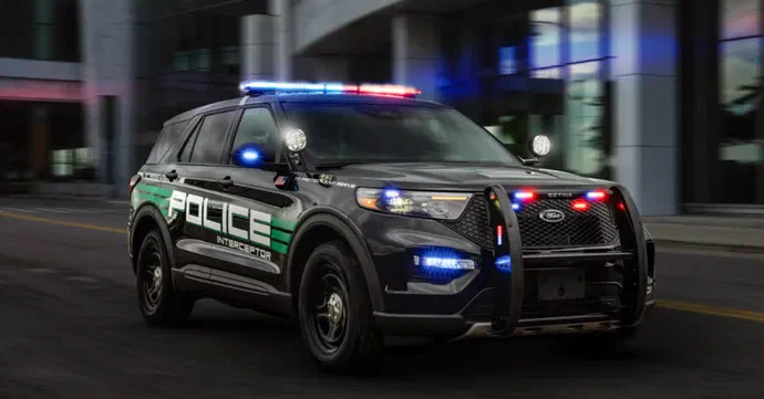 Перехоплювач Ford 2025: Поліцейський авто із новою гібридною силовою установкою