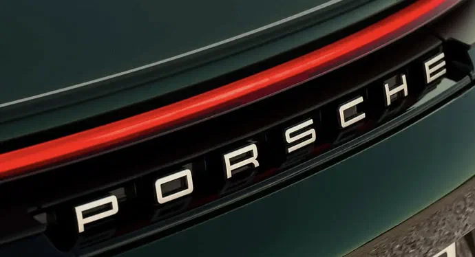 Porsche визнає крах старої стратегії: компанія скорочує витрати, змінює курс і повертає бензинові моделі