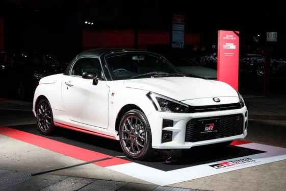 Мініатюрному родстеру Daihatsu впровадили «гарячі» параметри