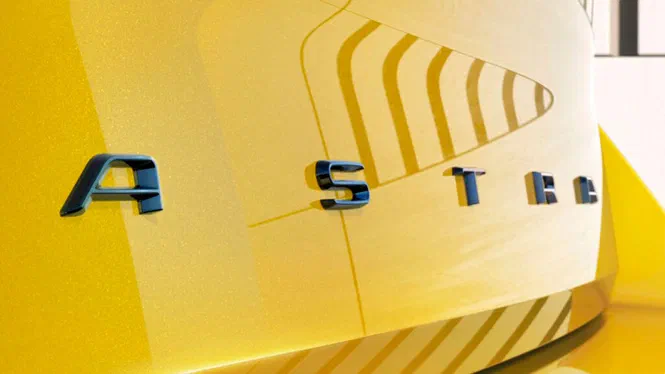 Нова Opel Astra з'явилася на тизерах