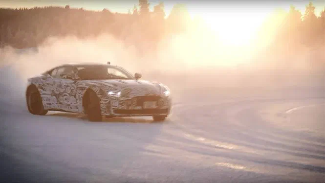 Екстремали зняли суперкар Aston Martin DB11 на дрифті