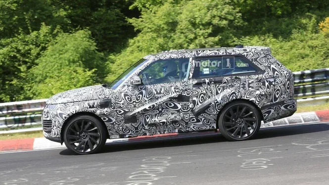 Новенький Range Rover SV Coupe зафіксований на Нюрбургрінгу