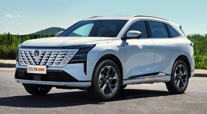 Новий Changan CS75 Plus виходить на ринок Китаю як бензиновий кросовер за 17 750 доларів США