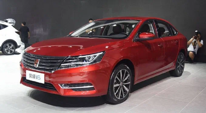 Roewe i6 замінить собою два седани