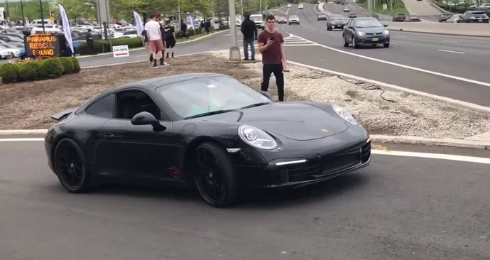 І таке буває: в США новенький спортивний Porsche потрапив у ДТП за 6 секунд (ВІДЕО)