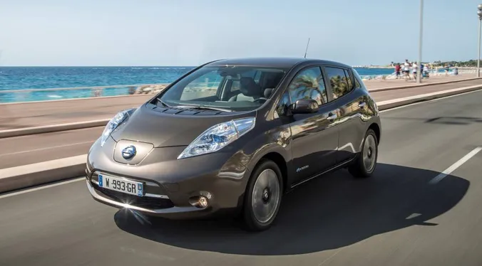 Nissan: або електрокросовер, або спорткар?