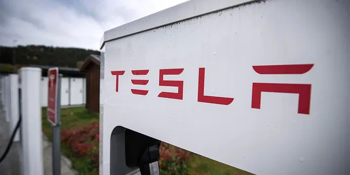 На підприємстві Tesla сталася аварія