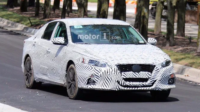 Нова генерація Nissan Teana 2019 дебютує через місяць
