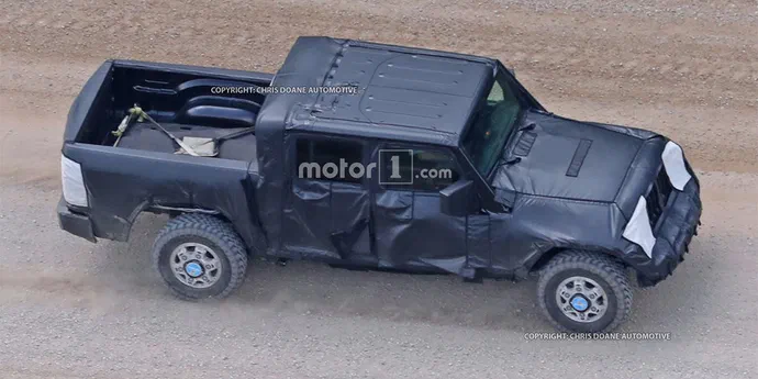 Дебют пікапа Jeep Wrangler переноситься