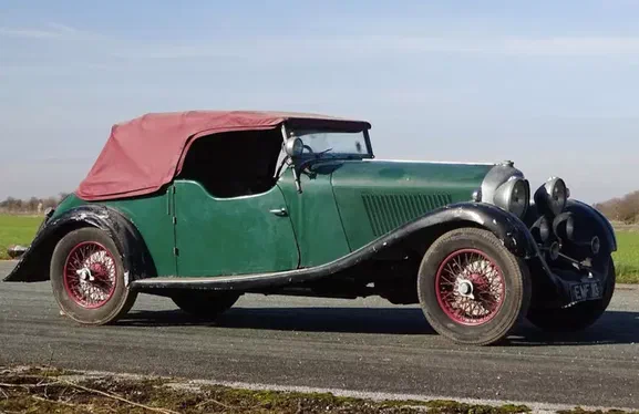 Bentley, якого забули в гаражі на 30 років, продали за 454 250 фунтів стерлінгів