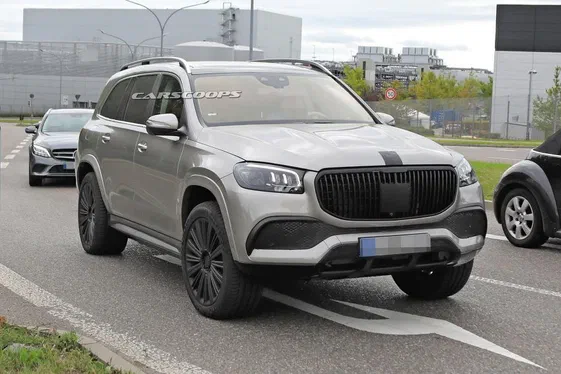 Новий Mercedes-Maybach GLS засікли без захисного камуфляжу