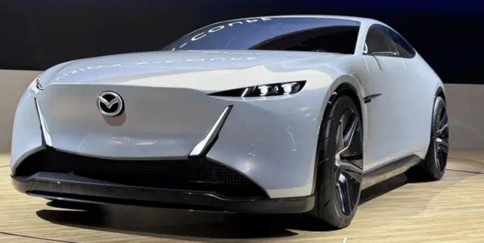 Mazda шукає свій шлях у світі електромобілів, не слідуючи загальним трендам