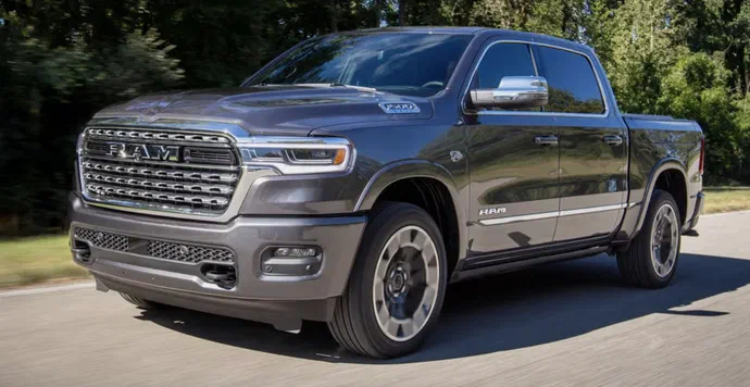 Ram 1500 з двигуном Hemi V8 повернувся та миттєво став хітом продажів у США