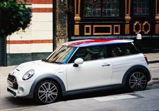 Випуск ексклюзивного MINI Hatch приурочений до весілля Принца Гаррі