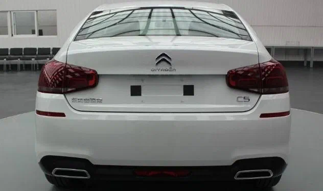 Оновлений Citroen C5 розсекречено раніше терміну