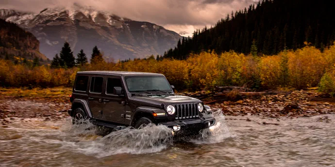 Для Jeep Wrangler підготують гібридні мотори V4 та V6