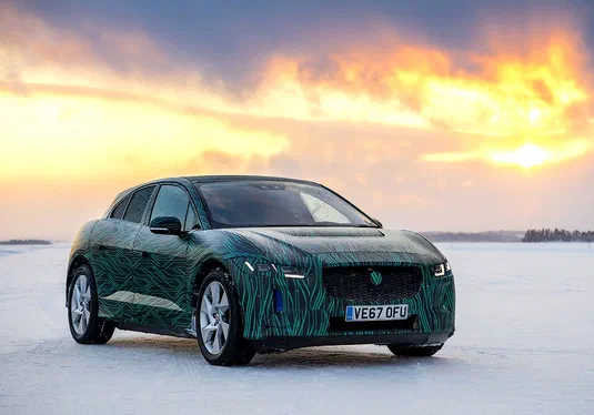 На відео показали, що вміє на снігу електрокросовер Jaguar I-Pace