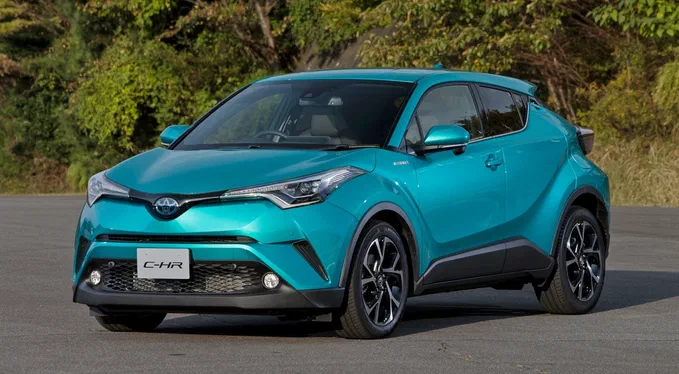 Toyota C-HR - найпопулярніший кросовер Японії