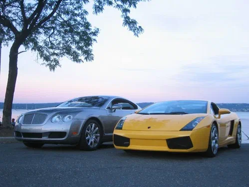 Офіційно: Bentley та Lamborghini в Париж не поїдуть