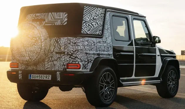 Mercedes готує відкриту версію G-Class: перший офіційний тизер