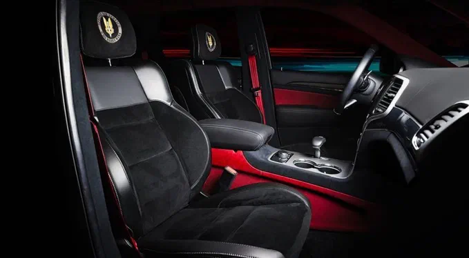 У Jeep Grand Cherokee з'явився спеціалізований інтер'єр