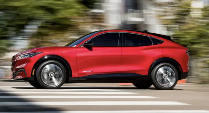 Ford відкликає понад мільйон авто через несправність камери заднього виду