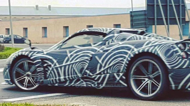 Папарацці вперше «піймали» відкриту версію Pagani Huayra