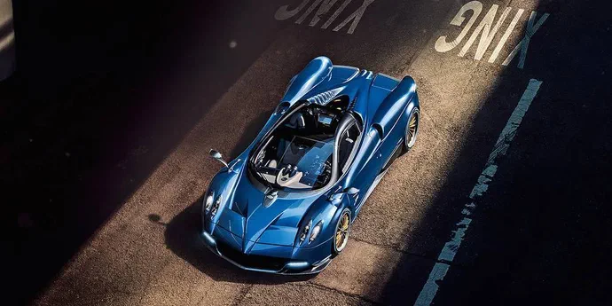 Представлено родстер Pagani Huayra