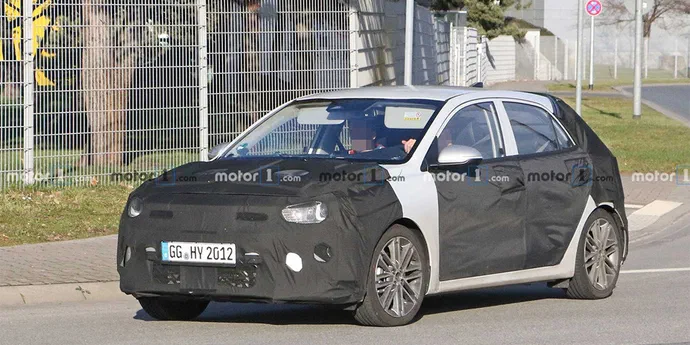 Оновлену Kia Rio вперше зафіксували на випробуваннях