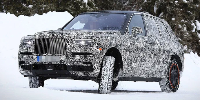 У першому кросовері Rolls-Royce з'являться висувні крісла + столик