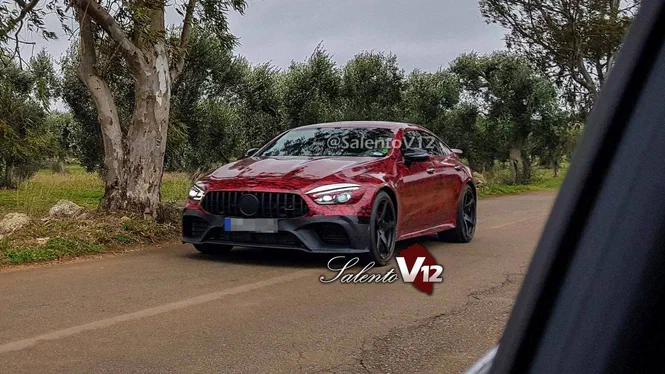 Mercedes-Benz AMG GT потрапив на тестах