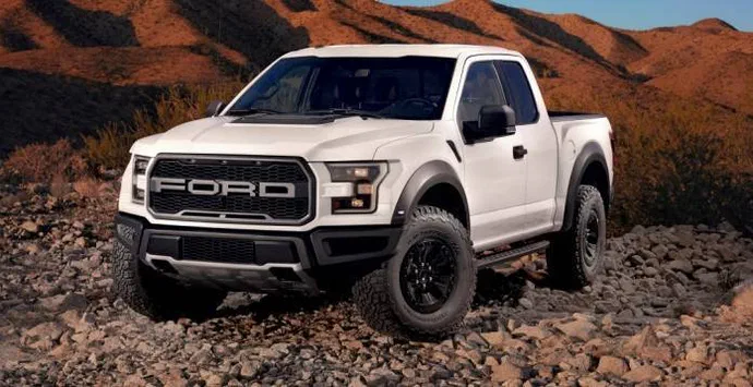 Ford F-150 Raptor засняли на зимових тестах