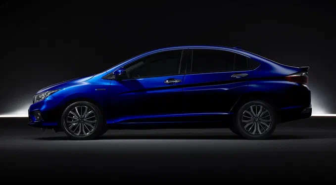 Оновився гібридний 4-дверний Honda Grace