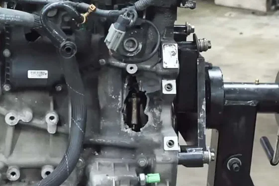 Розбирання 2.0-літрового двигуна Ford: як EcoBoost може зруйнуватися сам по собі (ВІДЕО)