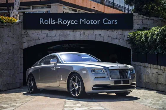 Rolls-Royce Wraith та Rolls-Royce Dawn отримали емблеми з білого золота