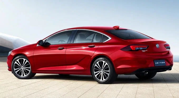 З нової генерації Opel Insignia зробили седан