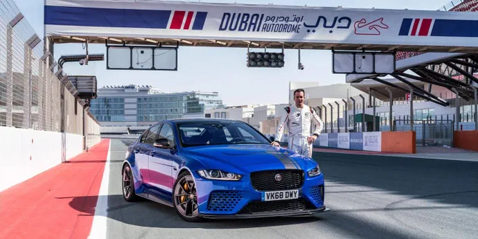 600-сильний Jaguar XE вдалося встановити рекорд треку в Дубаї (ВІДЕО)
