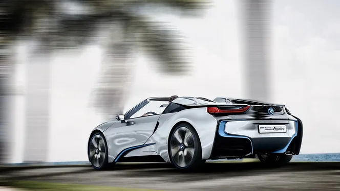 BMW i8 Roadster поїхав у серію