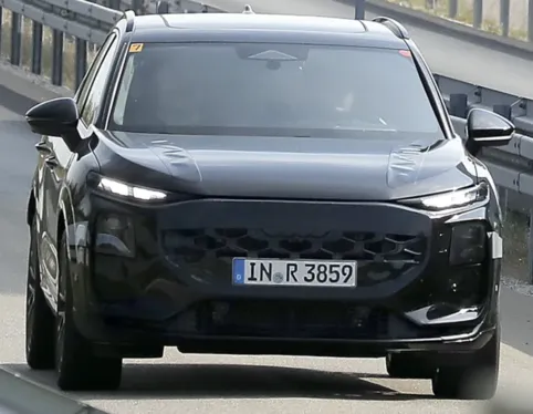 Новий Audi Q3: стиль, технології та останні бензинові двигуни