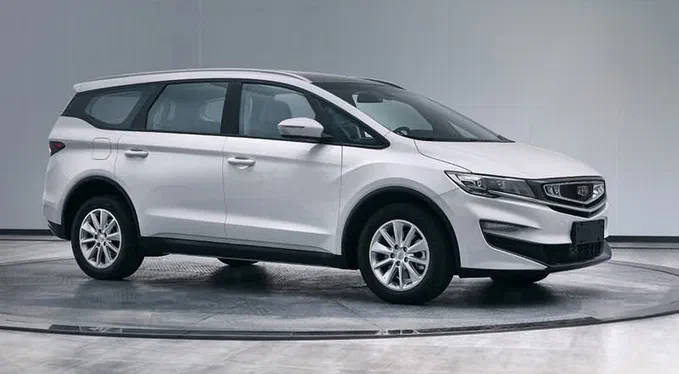 Серійний компактвен Geely розсекречено всередині