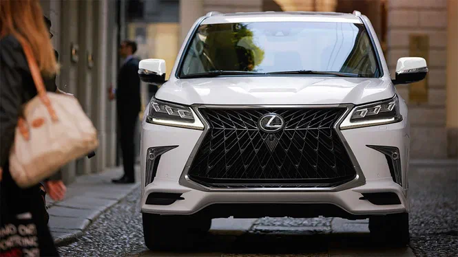 Lexus впровадив у позашляховик LX більше агресії