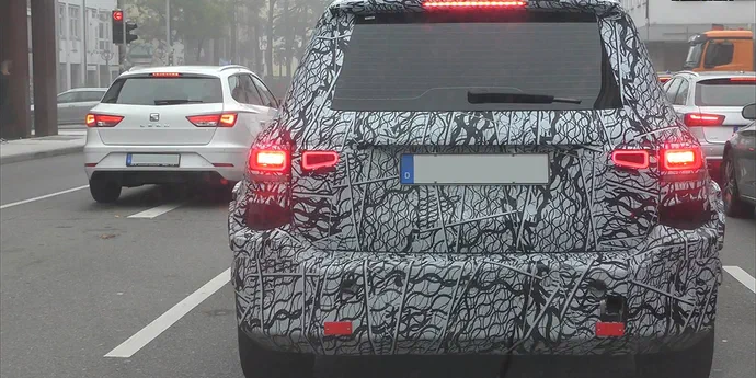 Новий SUV від Mercedes-Benz показаний на відео