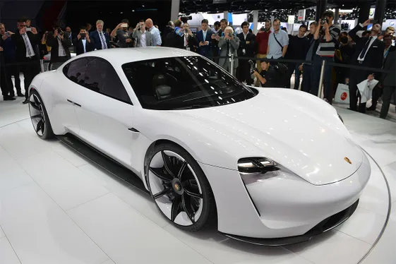 Porsche: перший серійний електромобіль нагадає Mission E