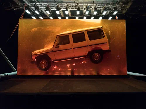 Mercedes-Benz G-Class 1979 року залили смолою