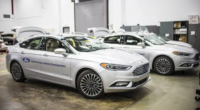Ford продемонструє нове покоління безпілотних автомобілів у січні